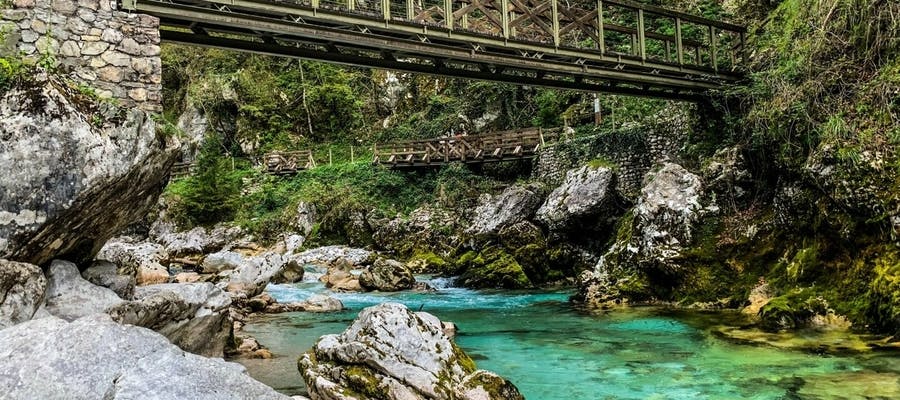 13 mogočnih sotesk po Sloveniji